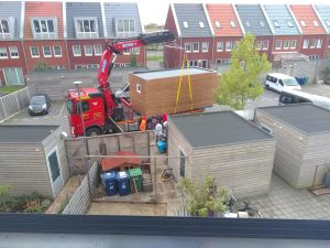 De zorgunit in de takels.